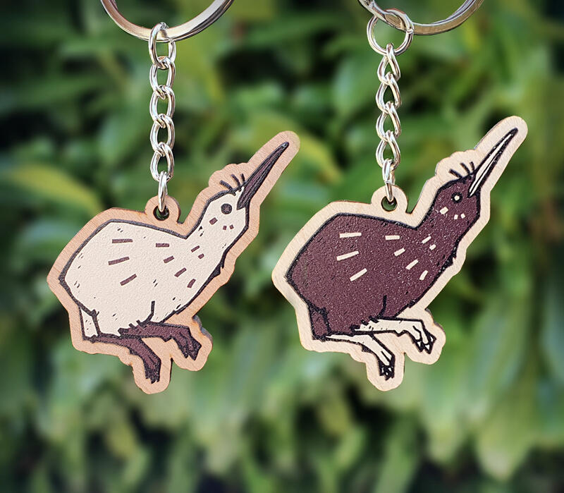 Porte-clés en bois représentant un kiwi.