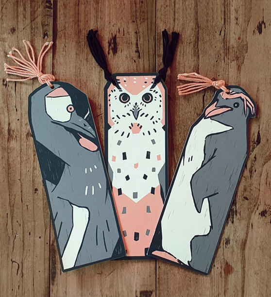 Marque-pages faits main représentant une grue, un hibou et un pingouin.